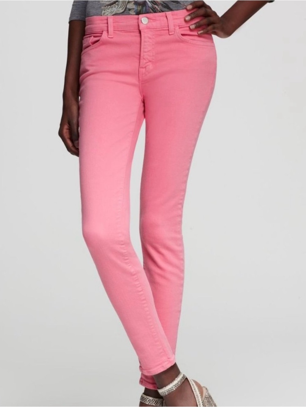 NWT J Brand Mid Rise Super Skinny Jean. Pale Water (Pink) Color. Size 32.